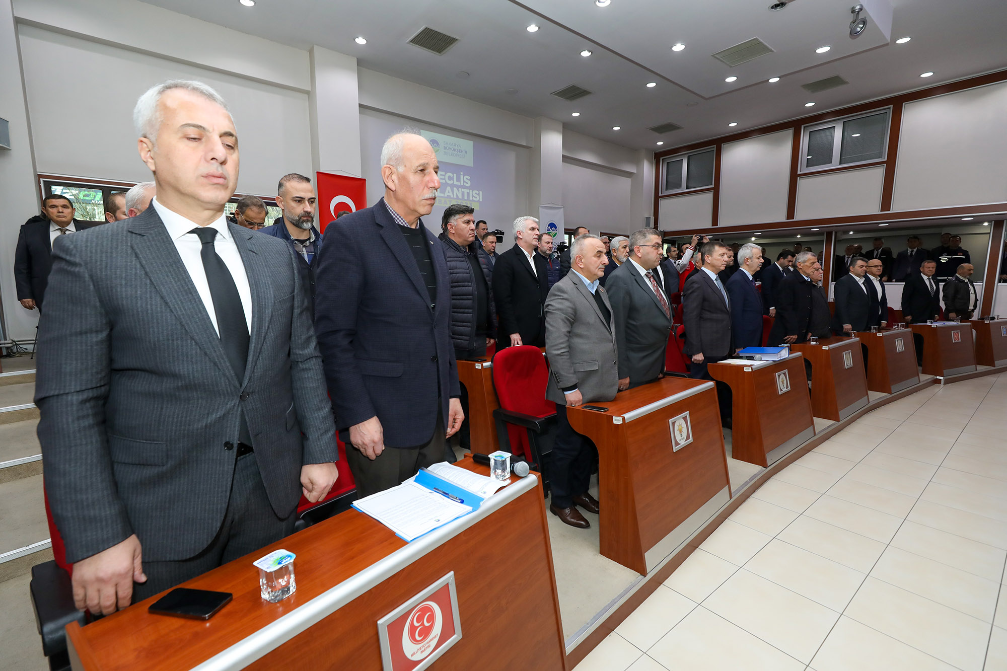 Büyükşehir meclis üyeleri huzur haklarını depremzedelere bağışladı