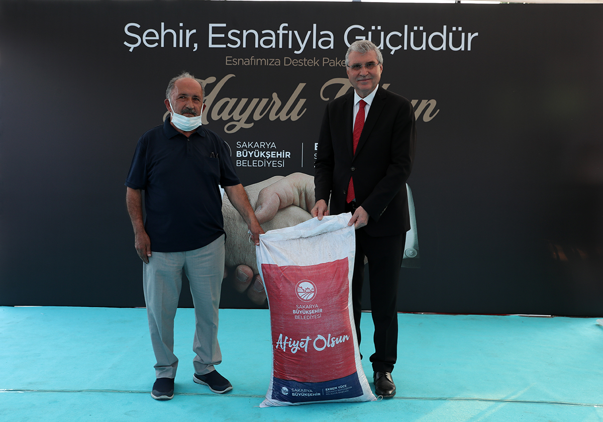 Büyükşehir’den 2042 esnafa 40 ton çay hibe