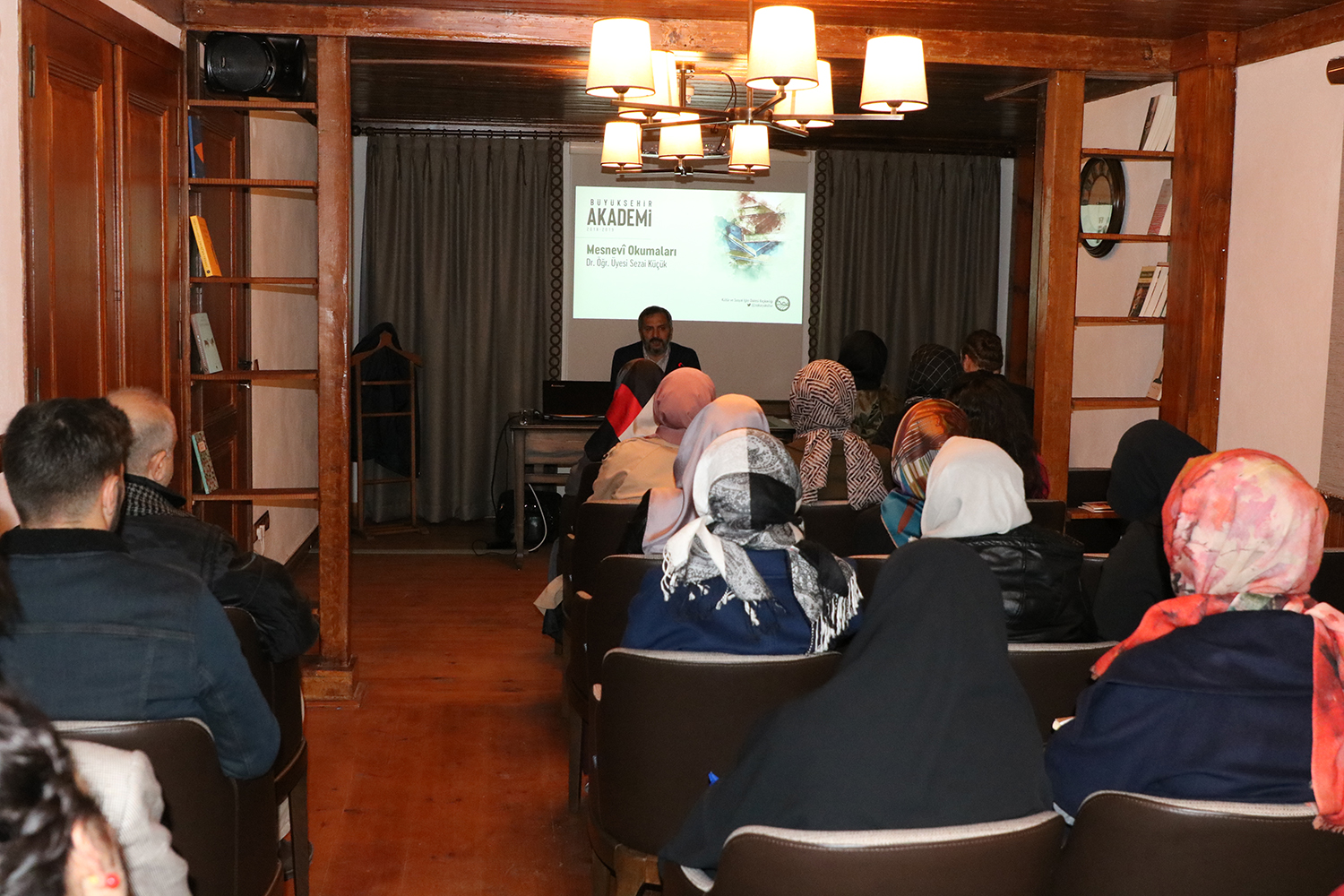 “Mevlana’nın mesnevisi başucu kitabı olmuştur”