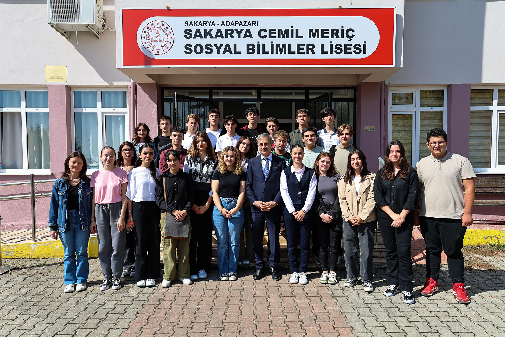 Başkan Alemdar gençler için 3 farklı çalışmayı anlattı ve öğrencilere çağrı yaptı: “Kendi hikâyenizi, kendiniz yazın” 
