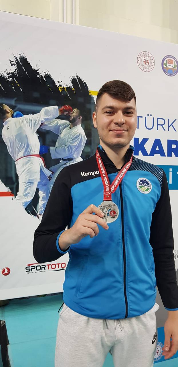 Karate şampiyonasına Büyükşehir damga vurdu