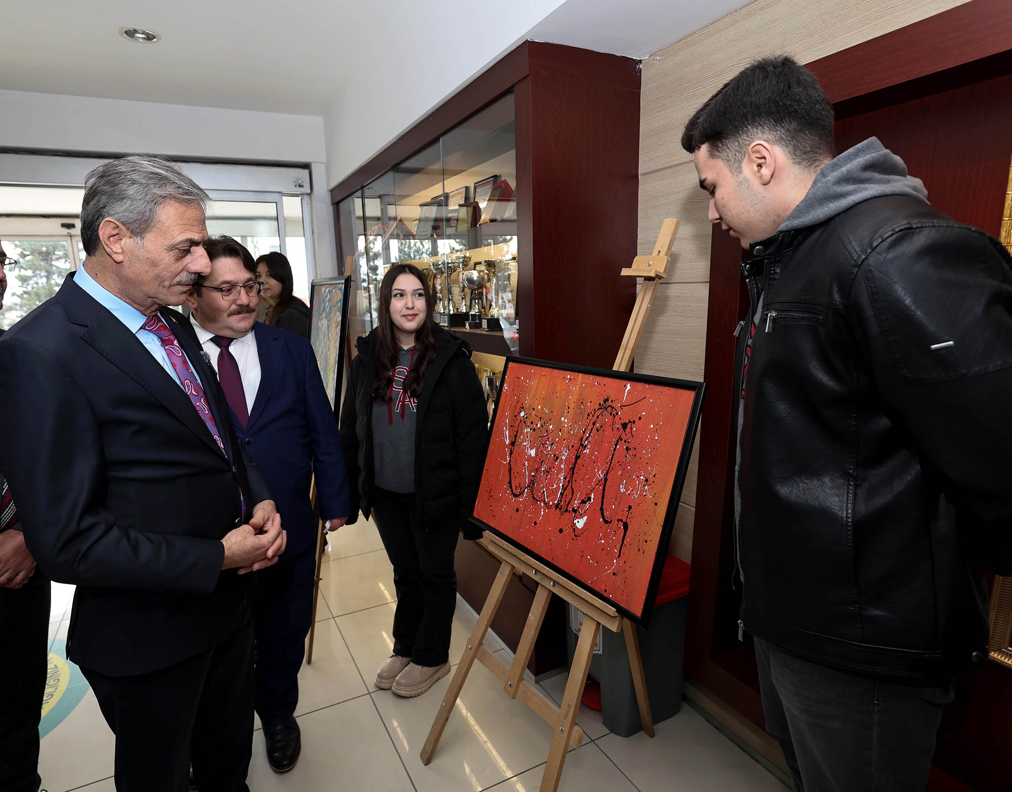 Yusuf Alemdar Bilim Merkezi’nin imzasını gençlerle attı