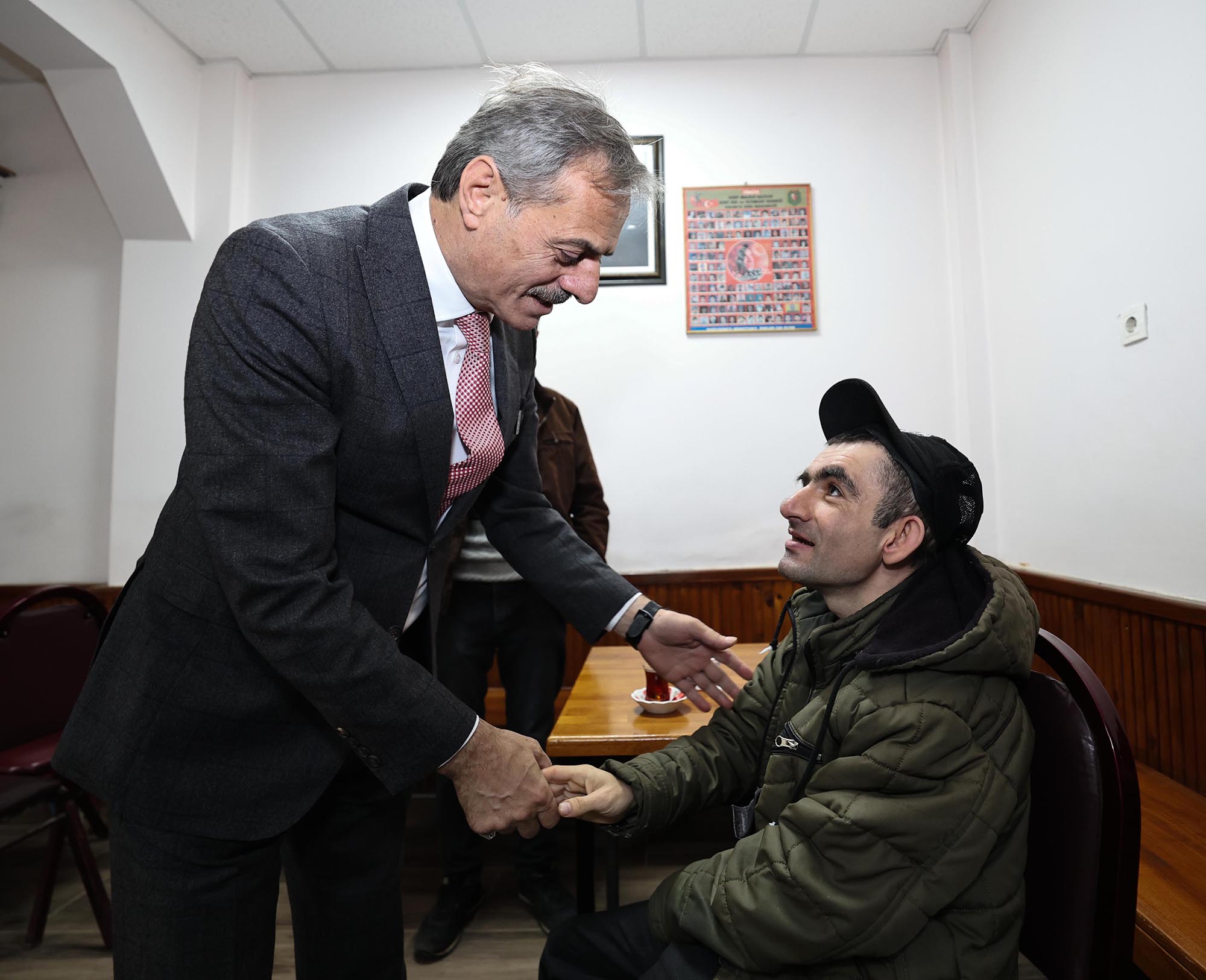 Yusuf Alemdar Karapürçek'te vatandaşla hasret giderdi: “Birlik, beraberlik ve kardeşlikle her mahalleye dokunacağız”
