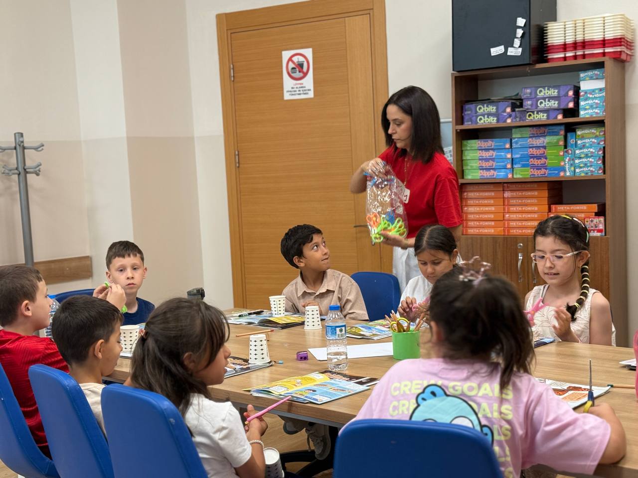 Genç Düşünürler Bilim Atölyesi’nde çocuklar bilimi deneyerek keşfetti