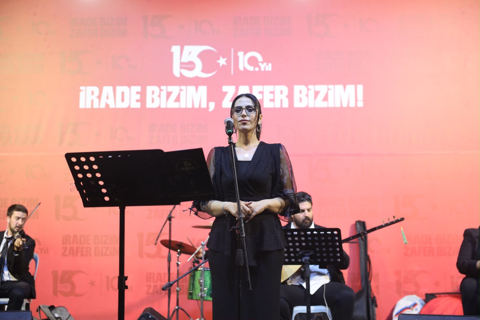 “Milletimiz uğruna can verilen vatanı darbecilere teslim etmedi, hiçbir zaman etmeyecek”