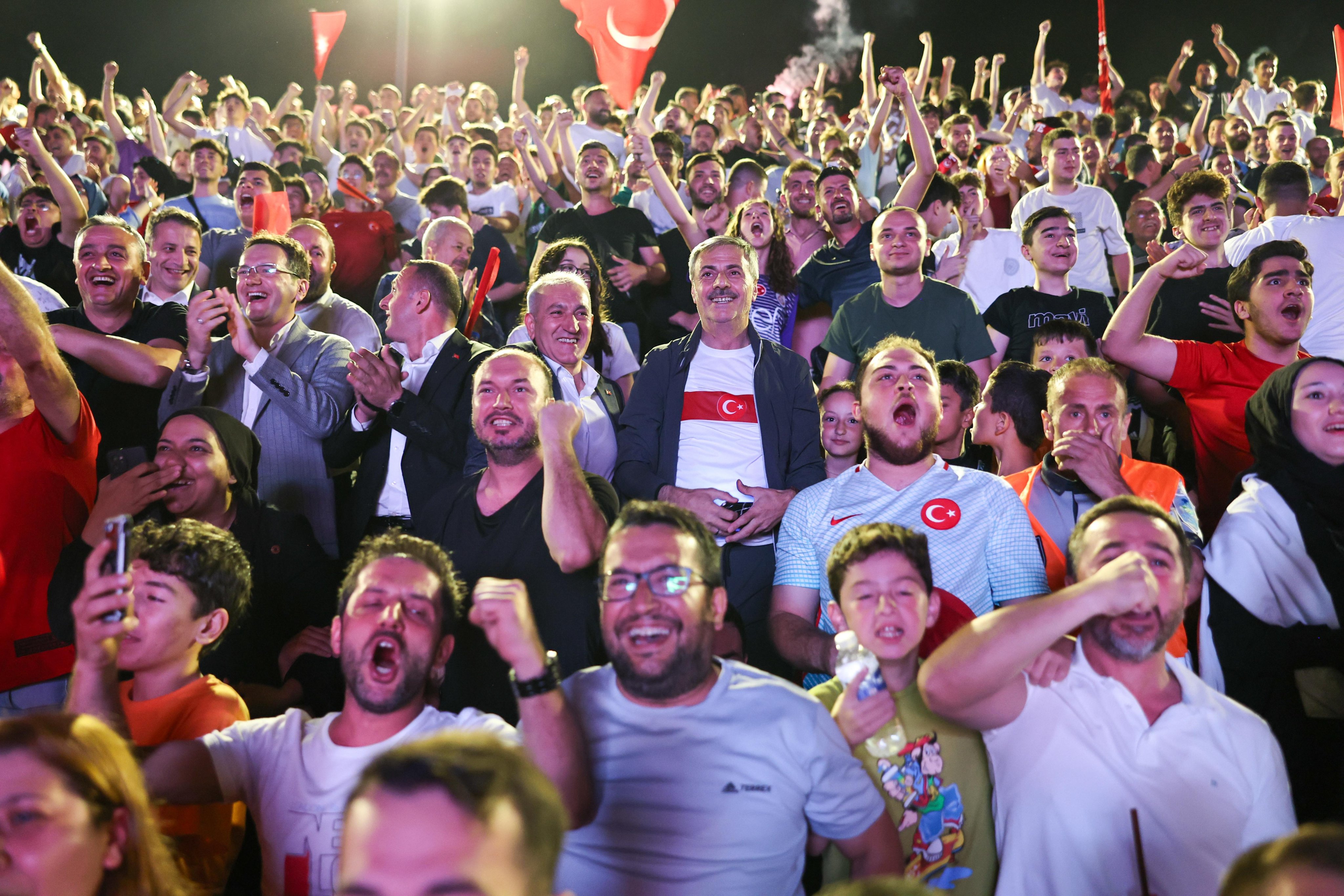 Büyükşehir tarihi çeyrek finalde bir dev ekran daha kuruyor: Millet Bahçesi’nde coşku katlanacak