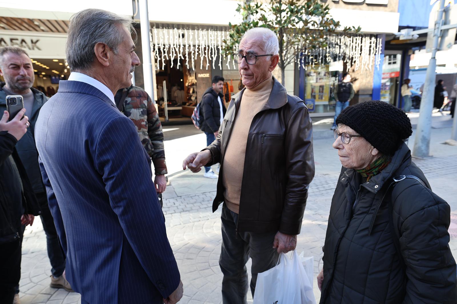 “Vatandaşlarla kucaklaştı, talepleri dinledi, Ramazan ayını tebrik etti”