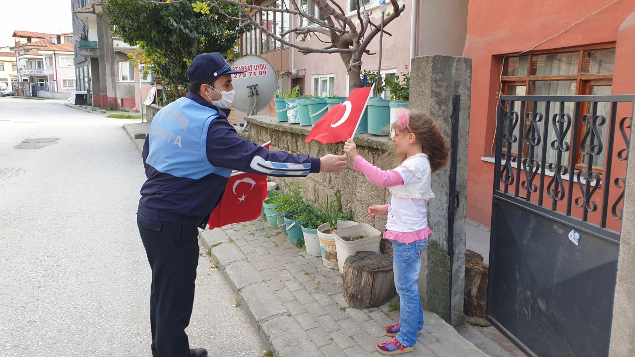 Miniklerin 23 Nisan heyecanı yüzlerinden okundu