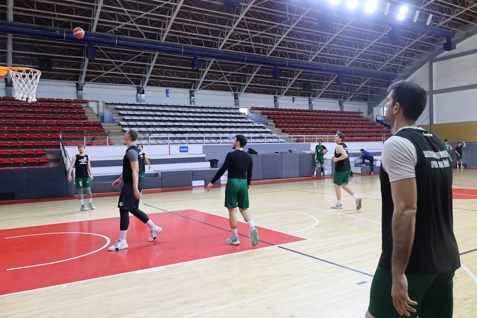 Büyükşehir Basket kritik virajda Akhisar’a gidiyor: “İnanıyoruz ve galibiyet bizim olacak”