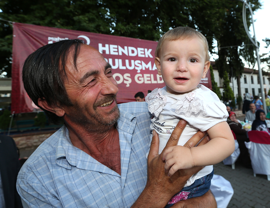 Sofralar Bu Kez Hendek’te Kuruldu