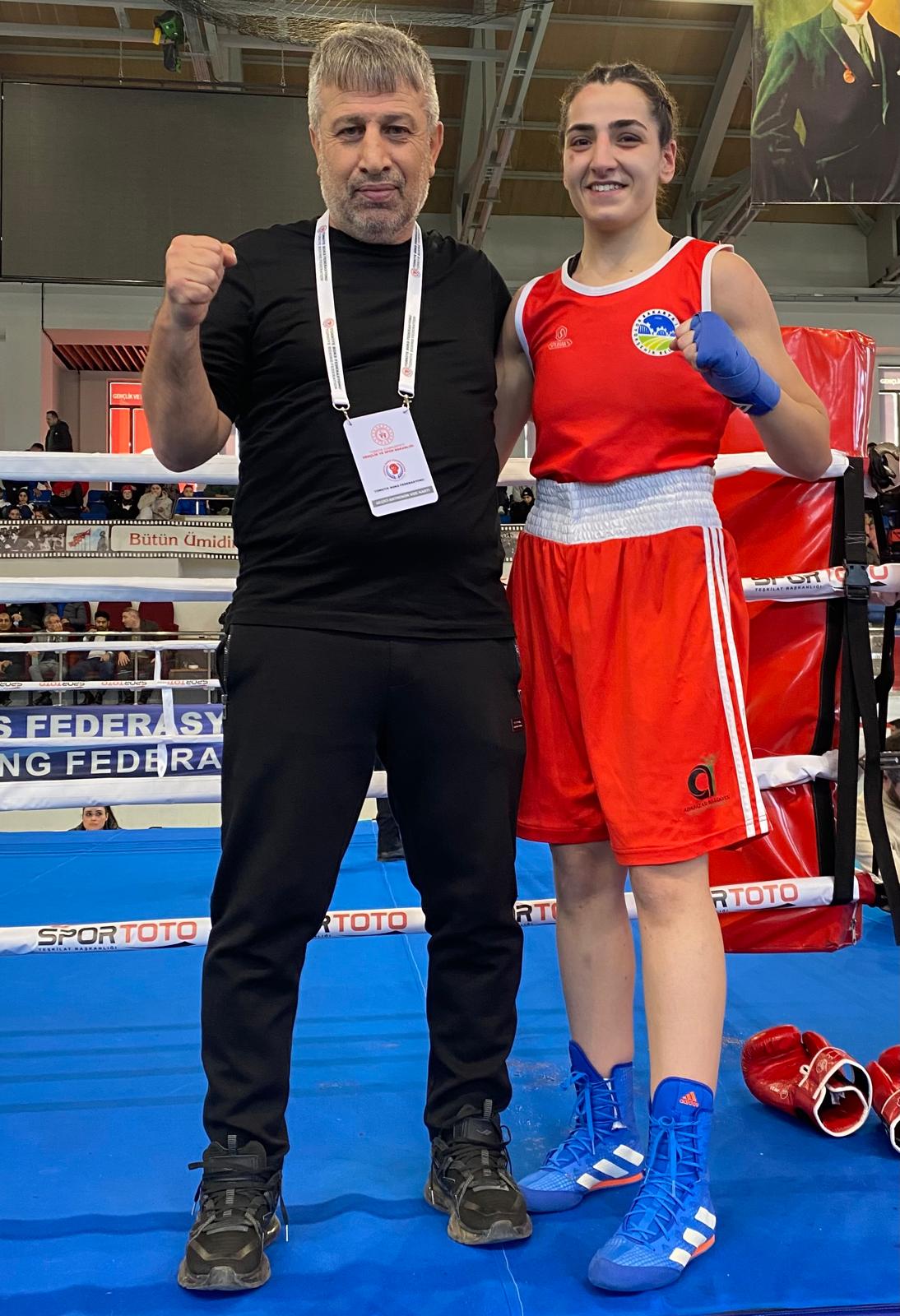 Sakarya’nın ringdeki parlayan yıldızı Ece Asude tarih yazmak istiyor