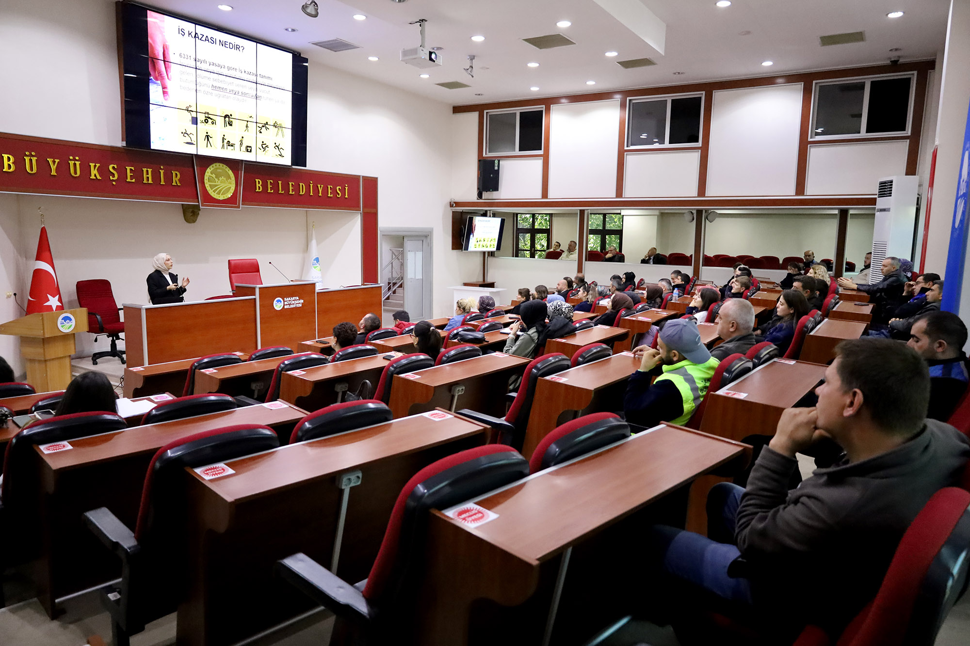 Büyükşehir çalışanlarına iş sağlığı ve güvenliği eğitimi