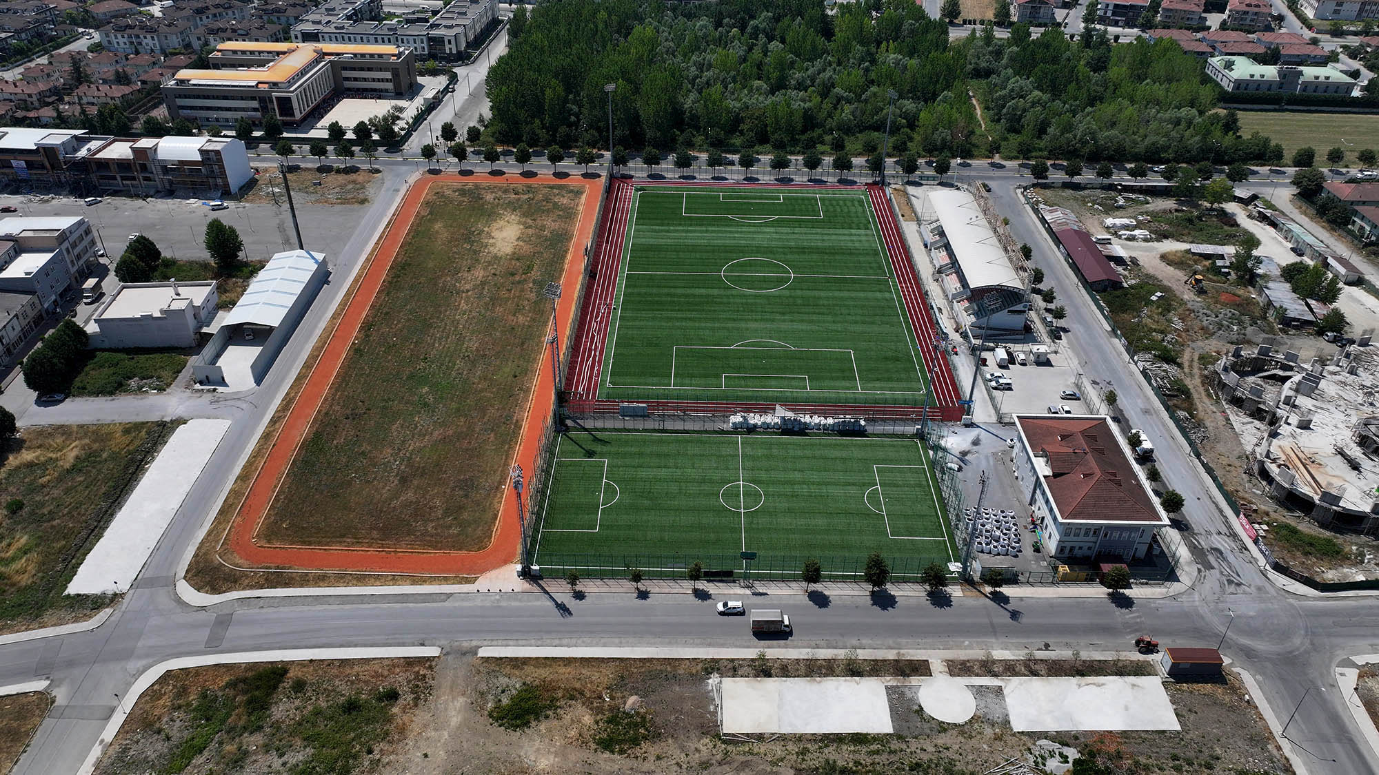 Sakarya’nın futbol üssü Ekrem Karaberberoğlu Altyapı Tesisleri’ne yeni yüz