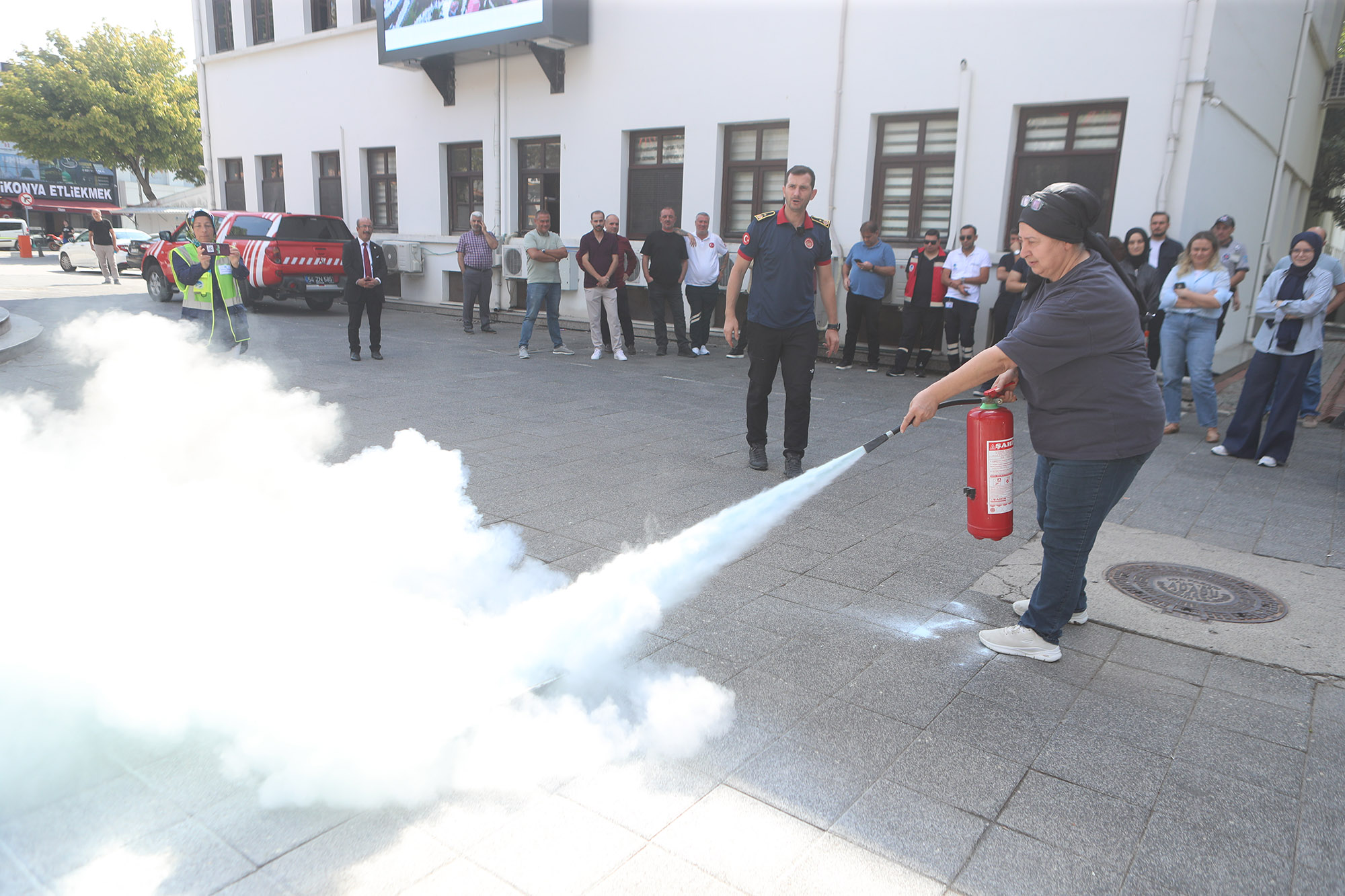 Büyükşehir çalışanlarına yangına karşı uygulamalı eğitim