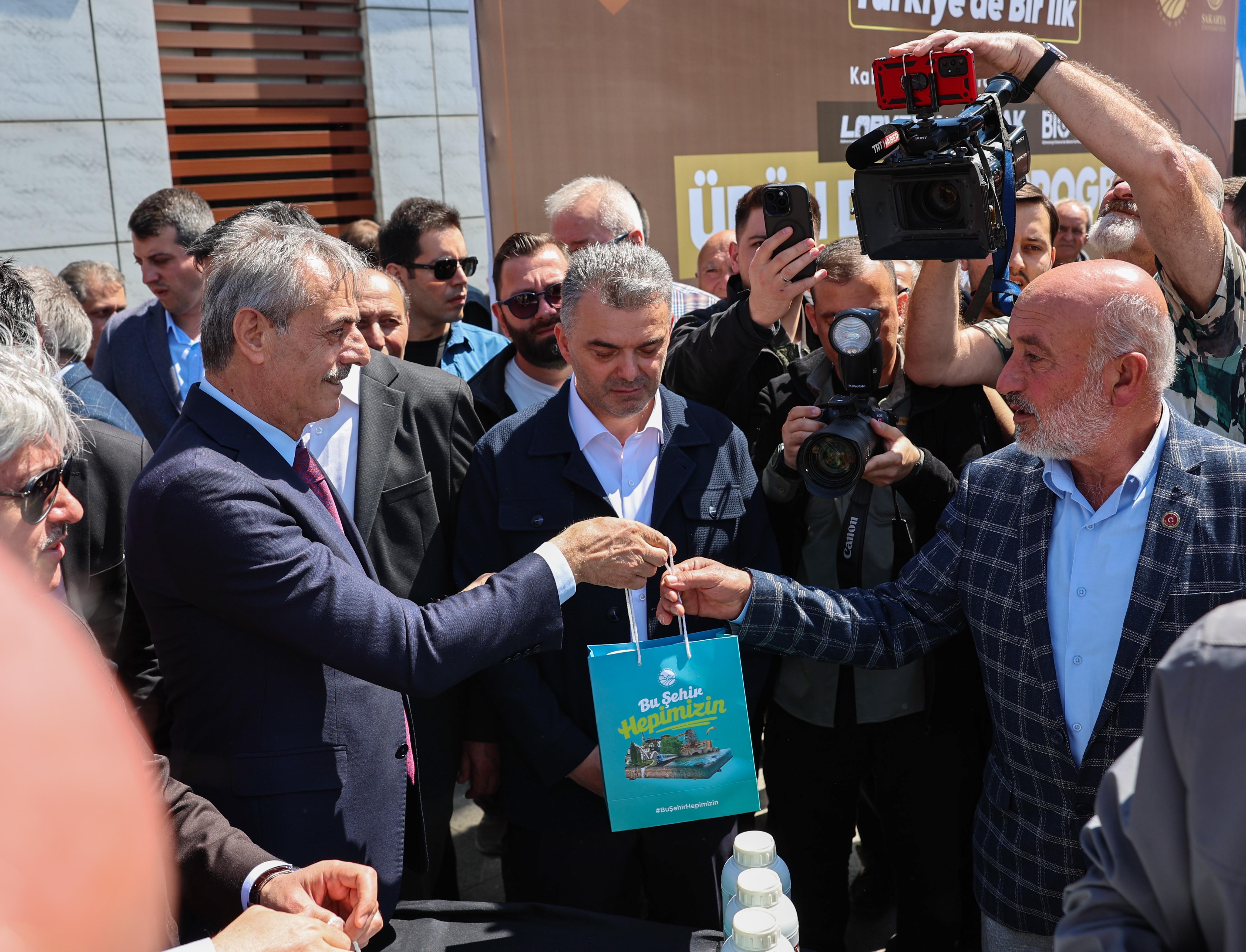 Kahverengi kokarca kabusuna karşı mucize buluş Sakarya’da Çiftçiler Günü’nde üreticiyle buluştu