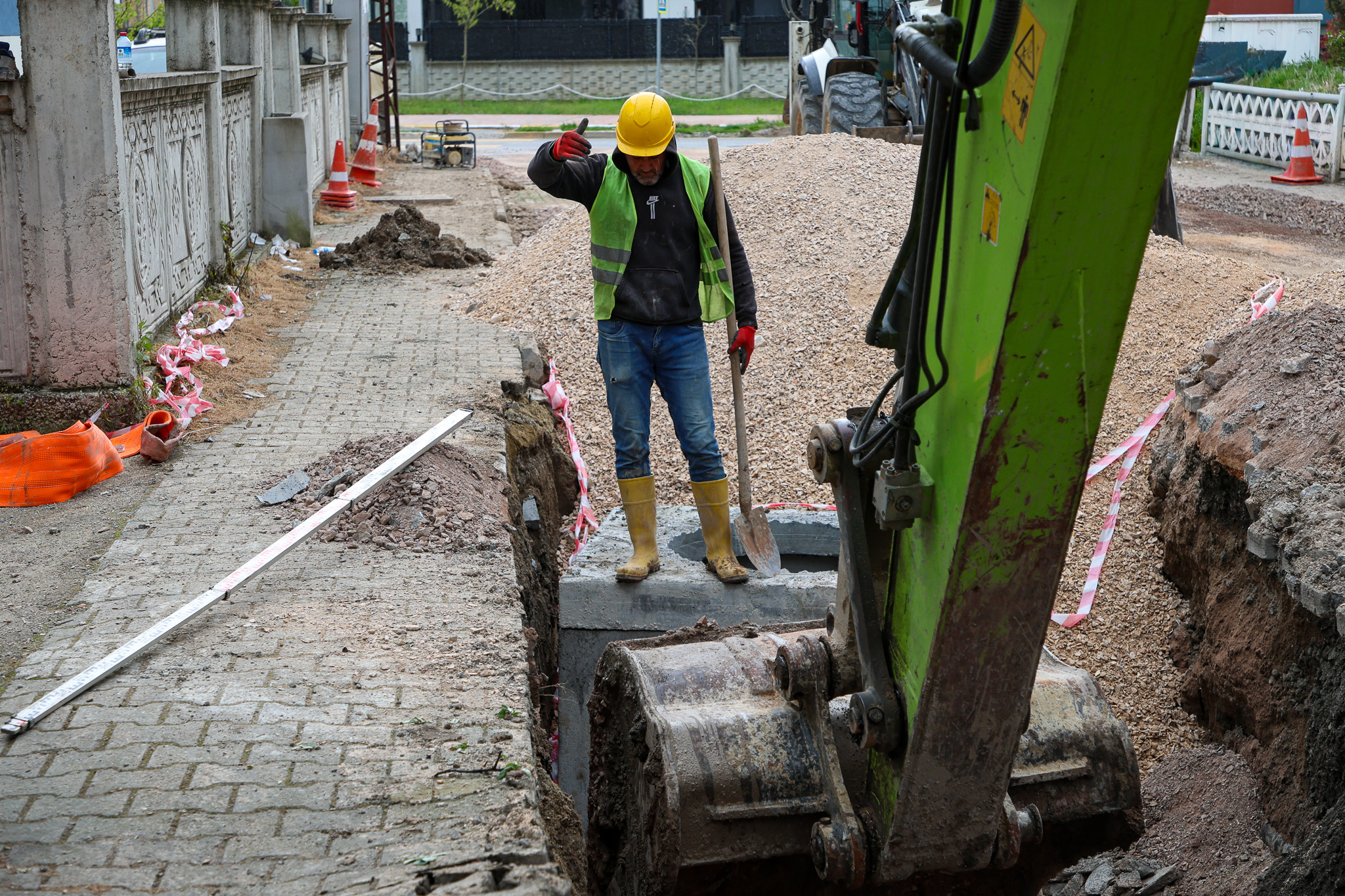Erenler’in yeni ulaşım koridoruna SASKİ’den 5 kilometrelik yağmur suyu hattı
