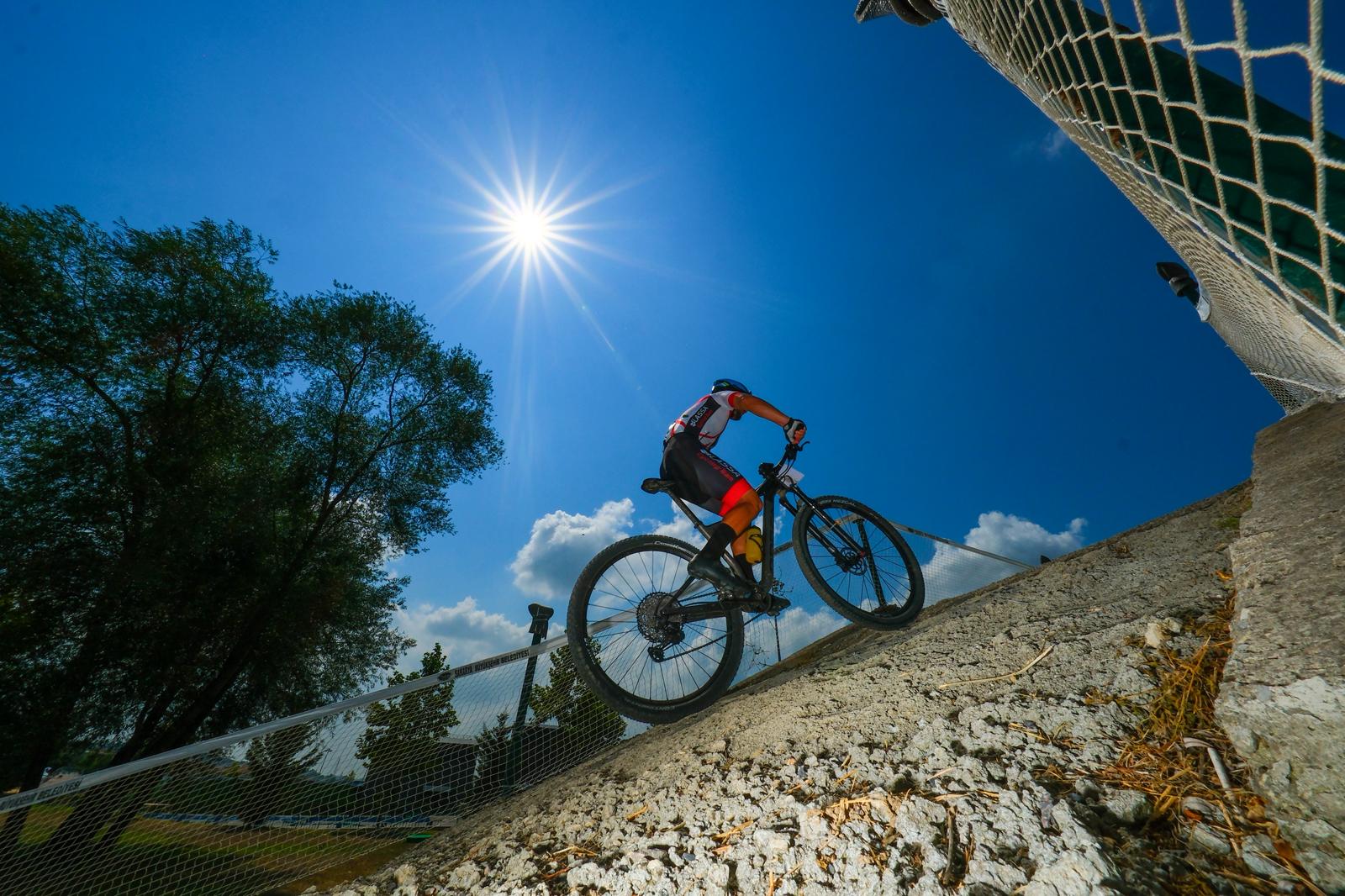 Sakarya'da nefes kesen şampiyona; Genç pedallar zirve için yarıştı