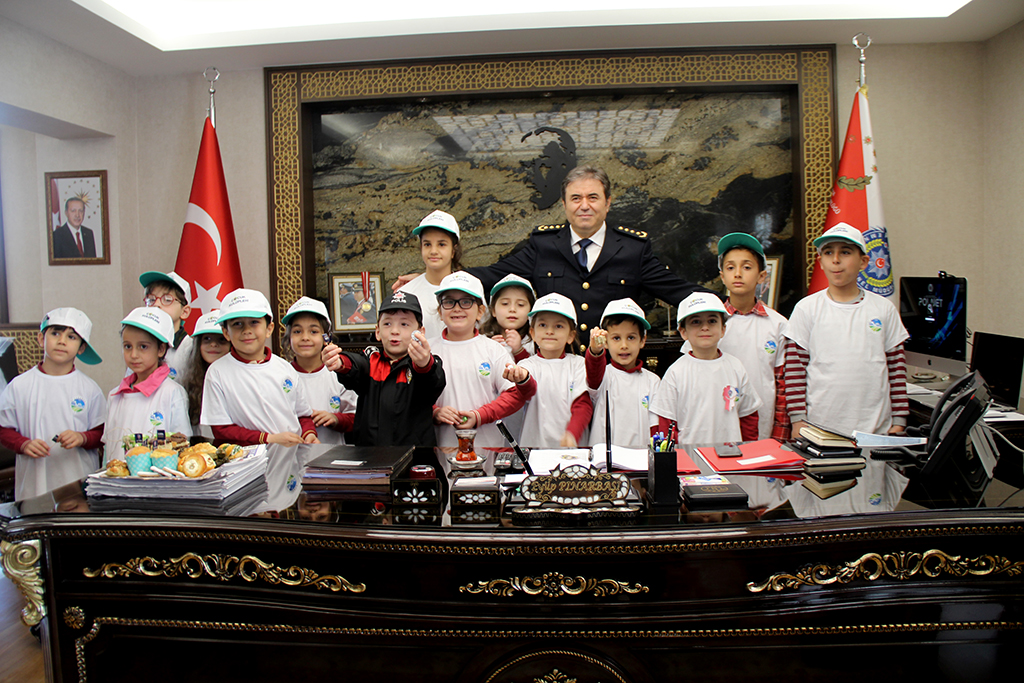 Miniklerden Polis teşkilatına anlamlı ziyaret