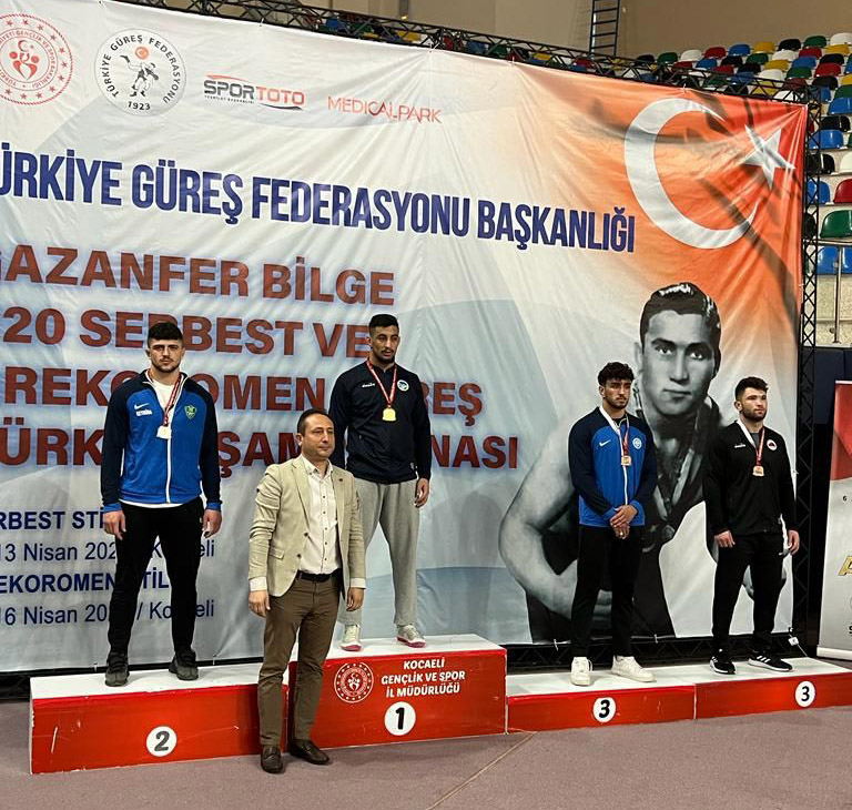 Büyükşehir güreşçileri Türkiye Şampiyonası’na damga vurdu