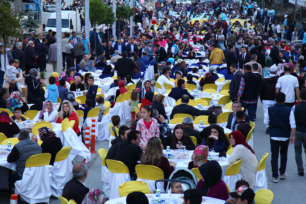 Gönül sofralarının ilki Kaynarca’da kuruldu