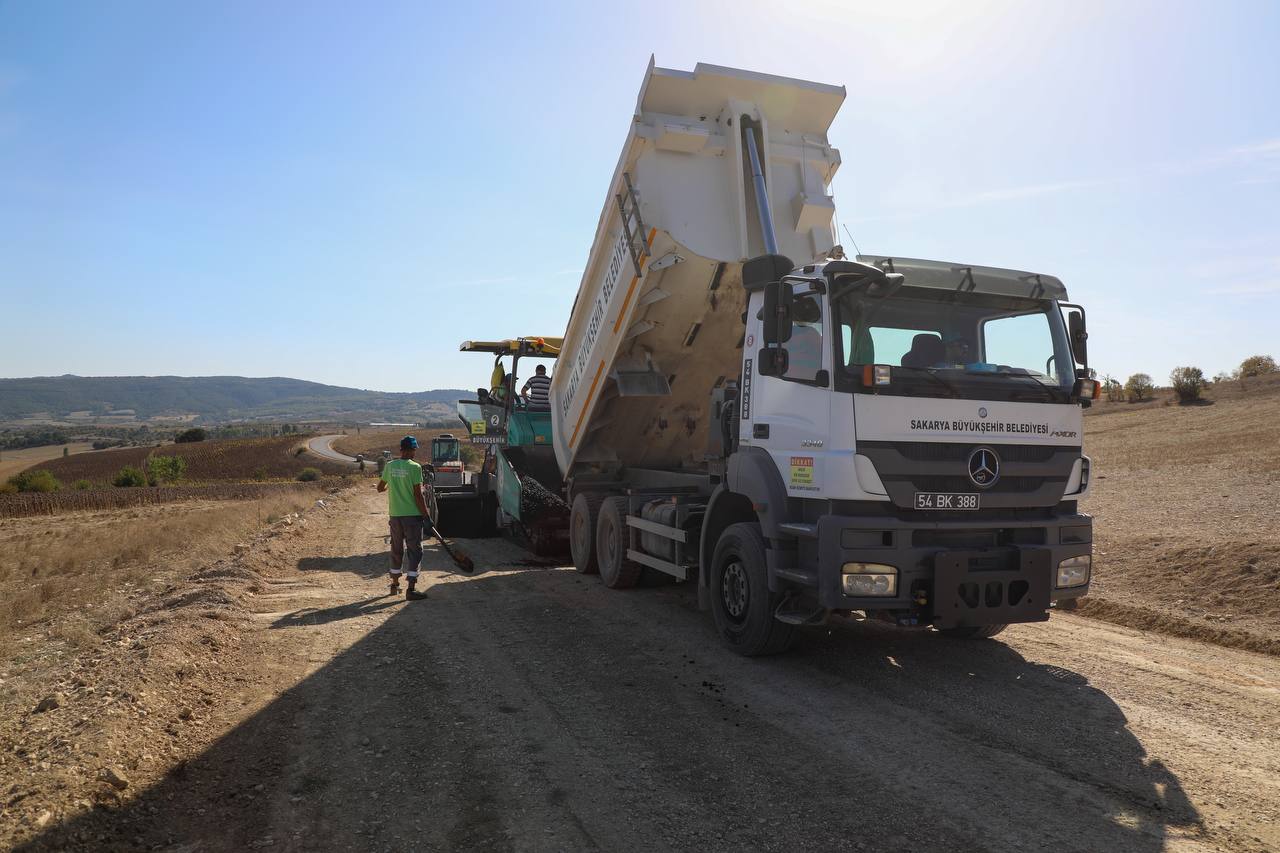 Büyükşehir şehrin güney ucunda 21 kilometrelik arterleri yeniliyor