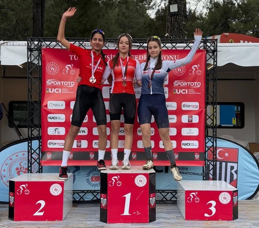 Büyükşehir’den çifte gurur: Atletizm ve bisiklette madalyaları topladılar