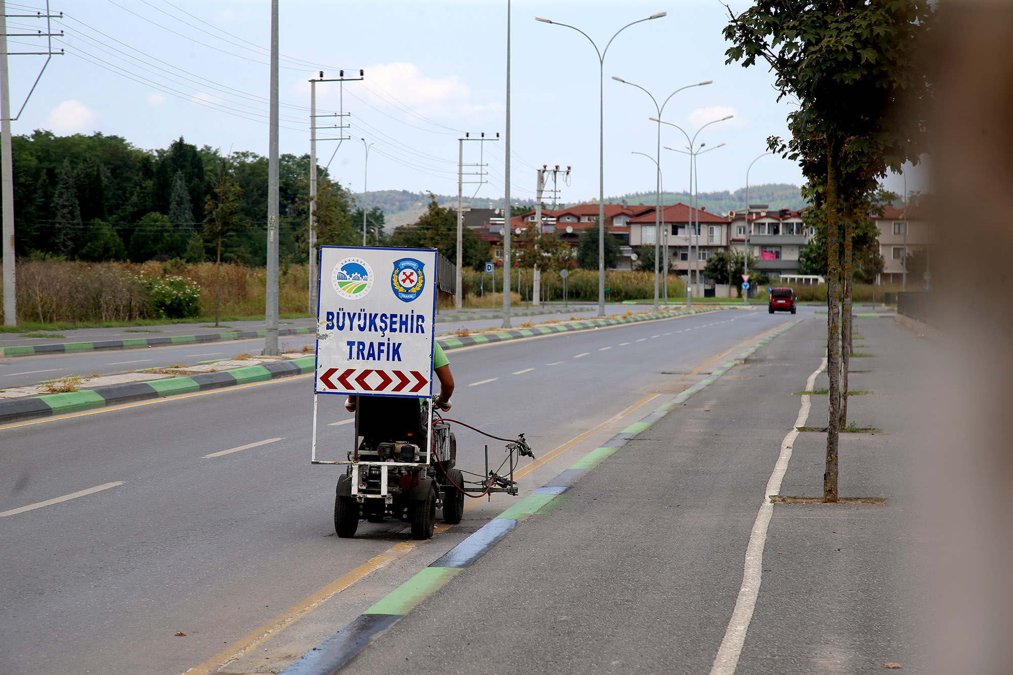 Büyükşehir’den şehrin önemli güzergâhlarına estetik dokunuş