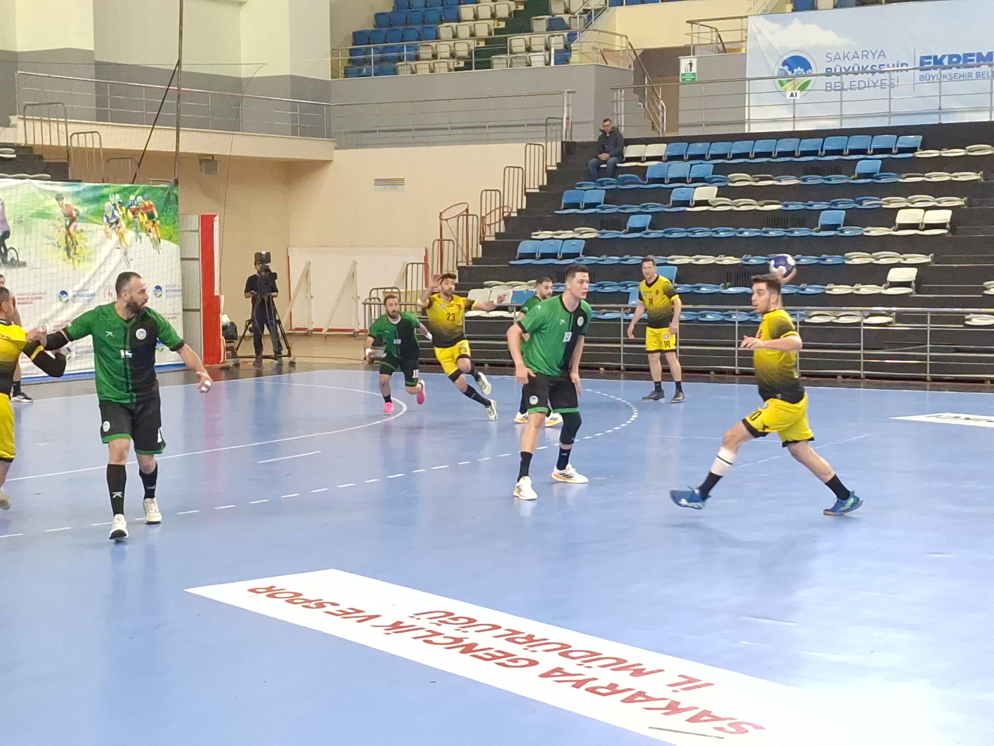 Büyükşehir Hentbol evinde kaybetti: 34-37