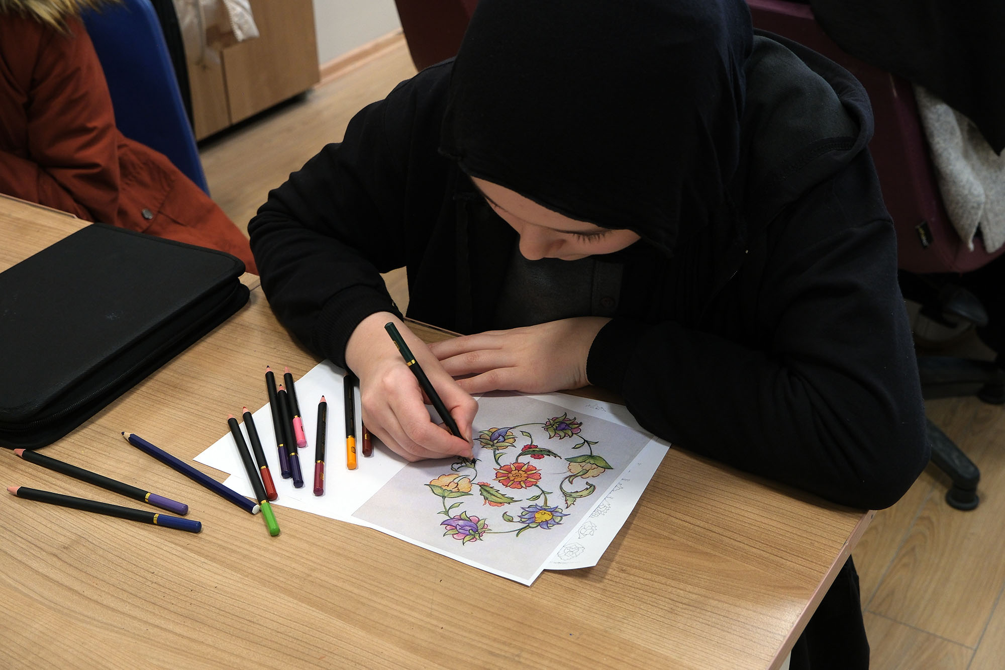 SAMEK atölyelerinde minikler seramikle, gençler tezhiple tanıştı