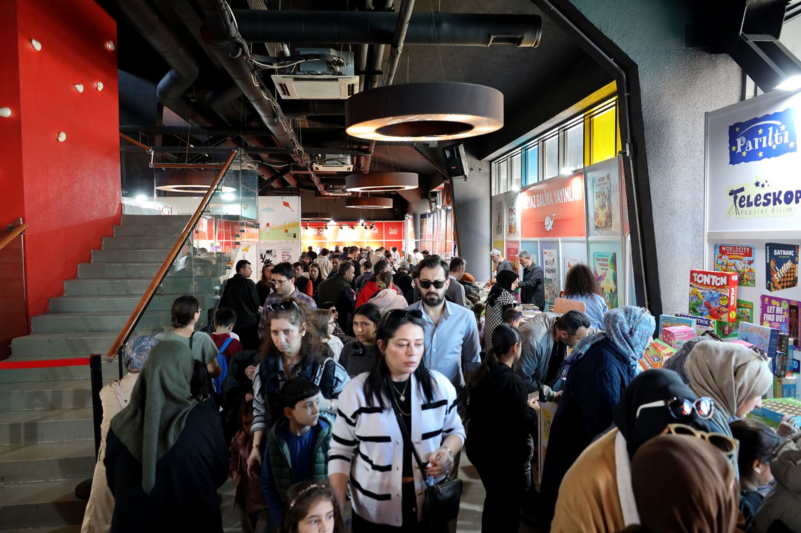 Sakarya Çocuk Edebiyatı Fuarı hafta sonunda doldu taştı