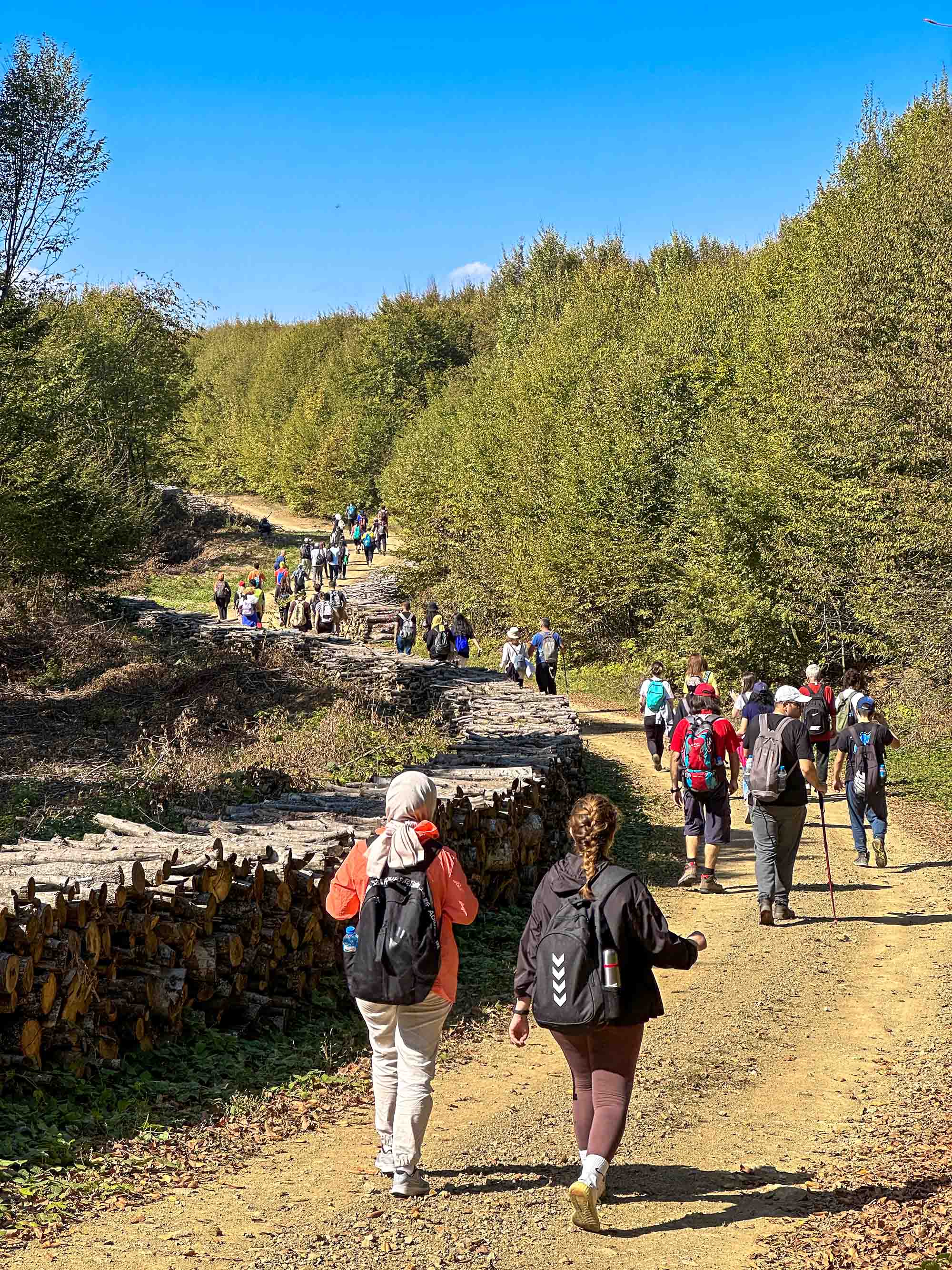 Doğa tutkunları bin 54 rakımda doyumsuz bir manzaraya ulaştı