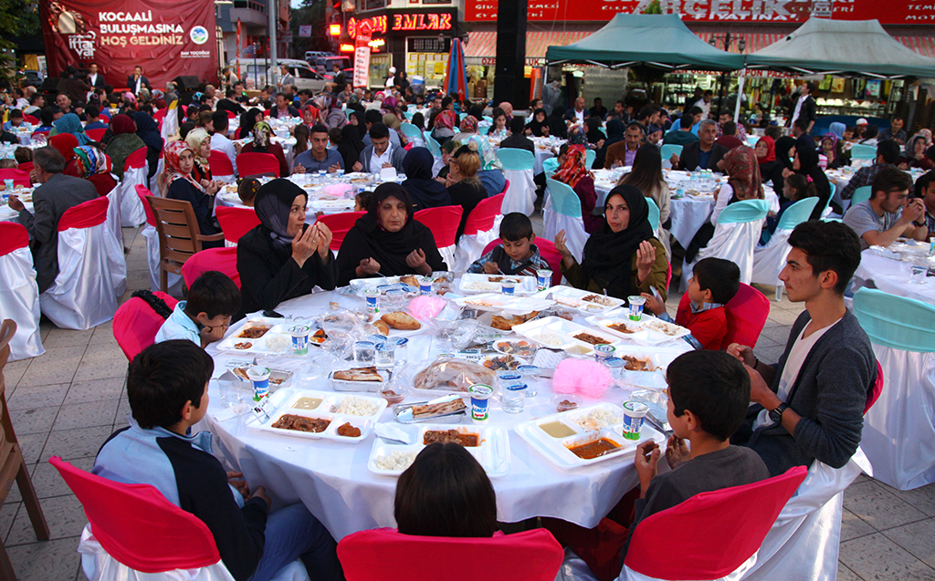 Kocaali’de Kardeşlik Sofraları Kuruldu