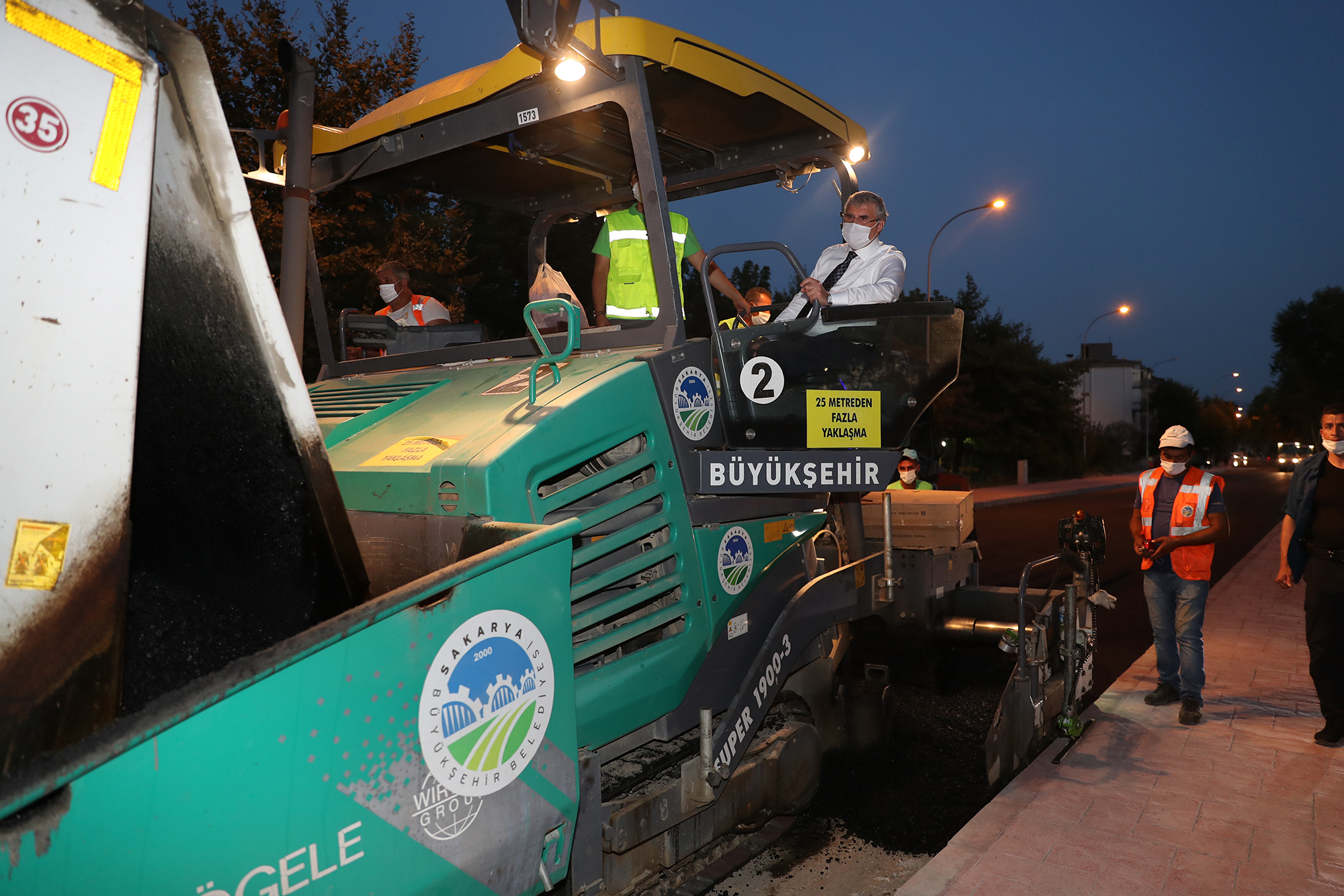 Yazlık Caddesi’nde gece mesaisi