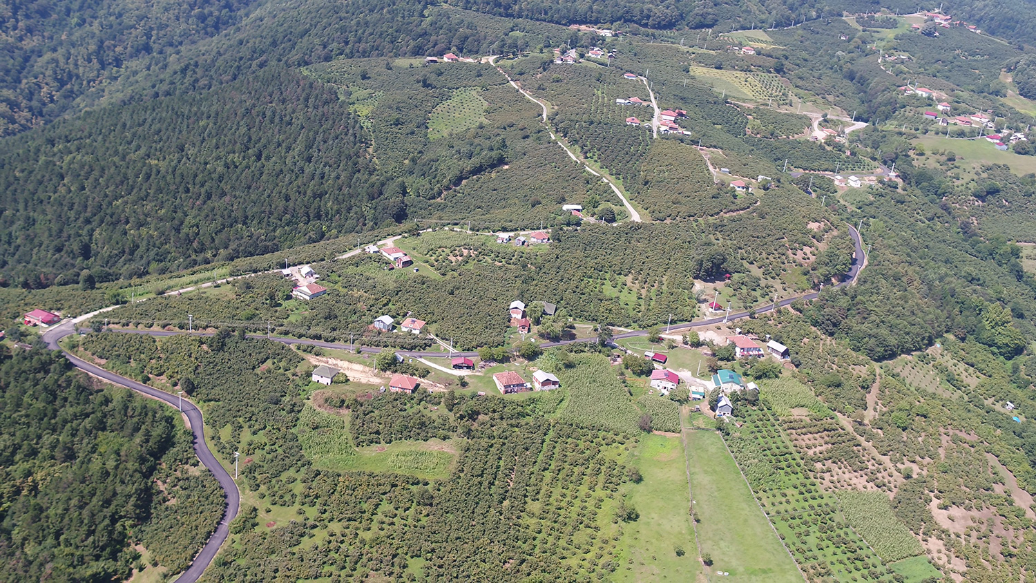 Akyazı’da İki Mahalle Yolu Yenileniyor