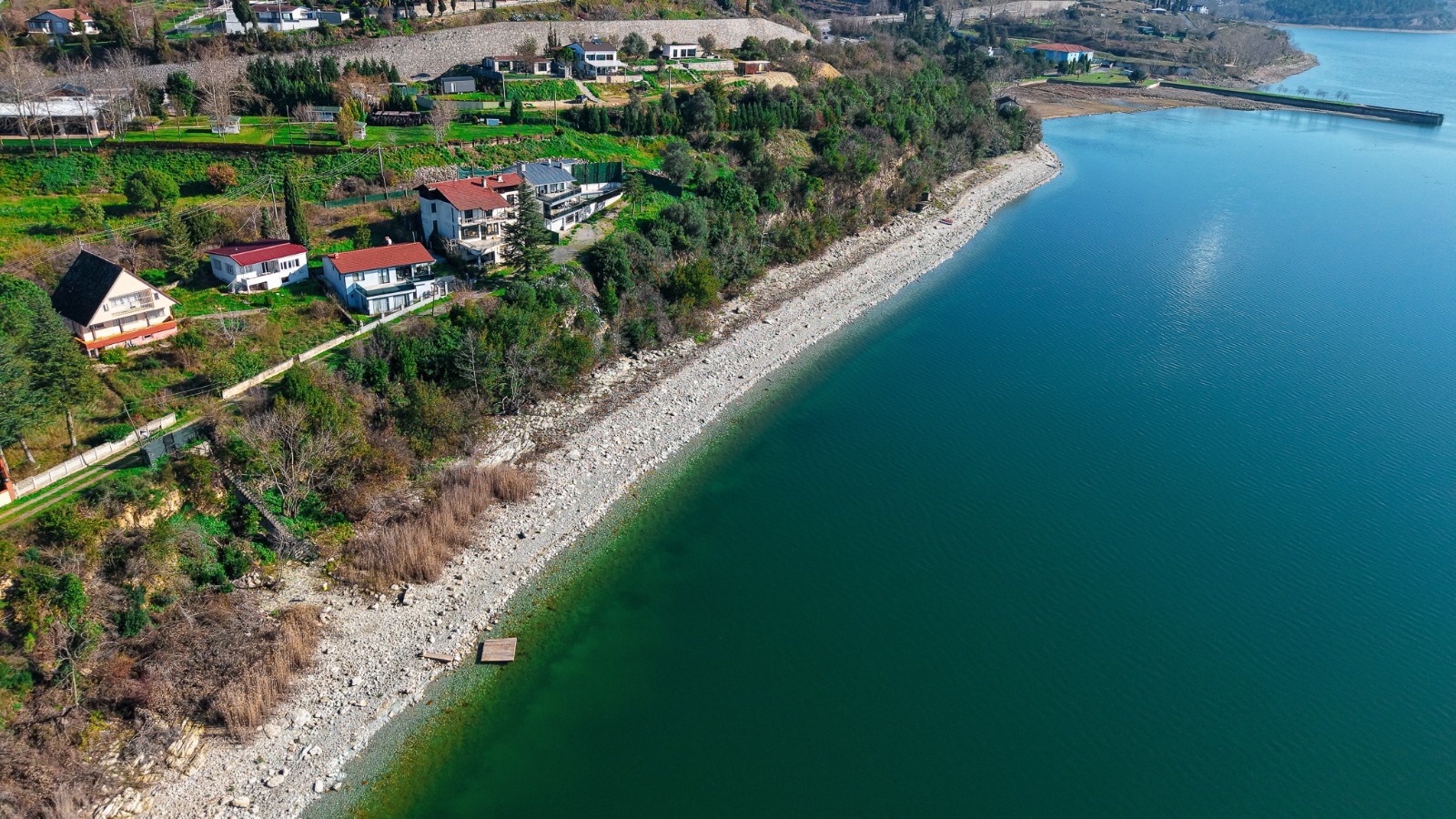 Sapanca Gölü’nün kıyılarında kaçak iskele kaldırma sürecinin ikinci etabı başladı