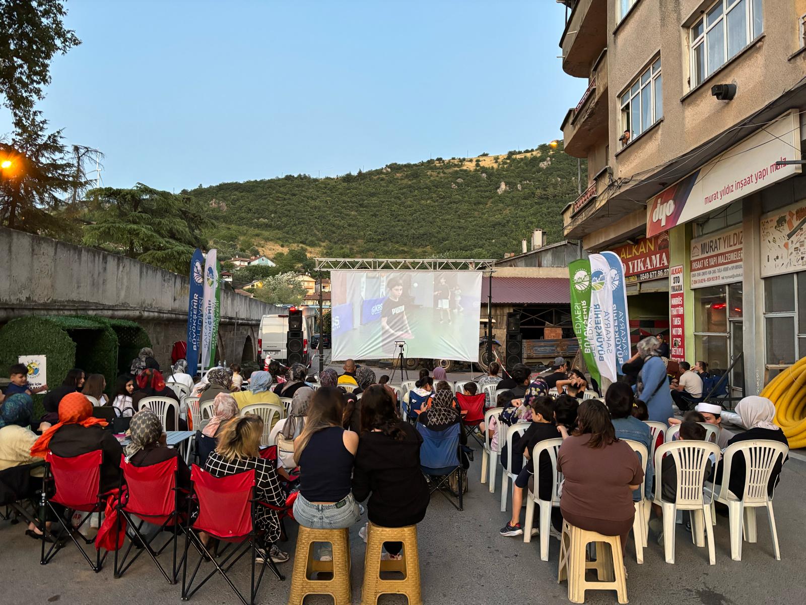 Büyükşehir’in Yaz Sineması ilçelerde yaz akşamlarına renk katıyor