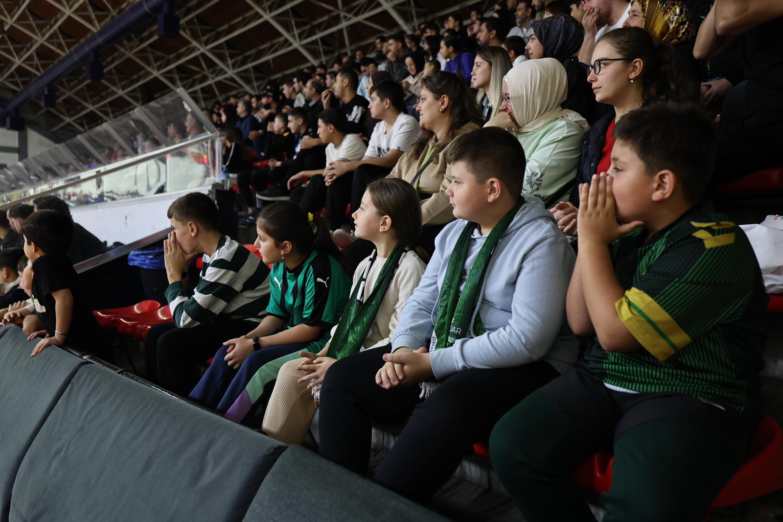 Büyükşehir Basketbol'dan fırtına gibi sezon açılışı: 100-63