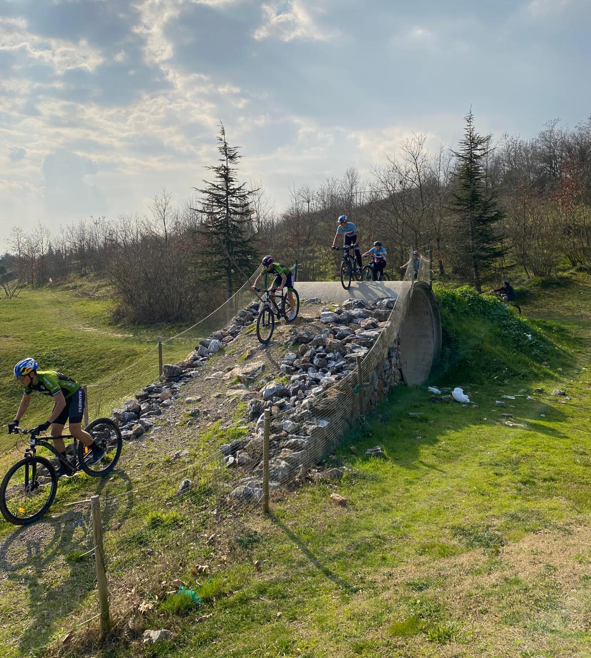 Vadinin zorlu yamaçlarında geleceğin şampiyon pedalları yetişiyor