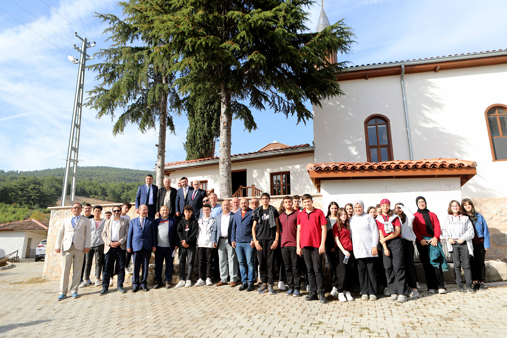 Prof. Dr. İsen türbe önünde anlattı: Pamukova’nın fethi ve Karaca Ahmet’in manevi hatırası