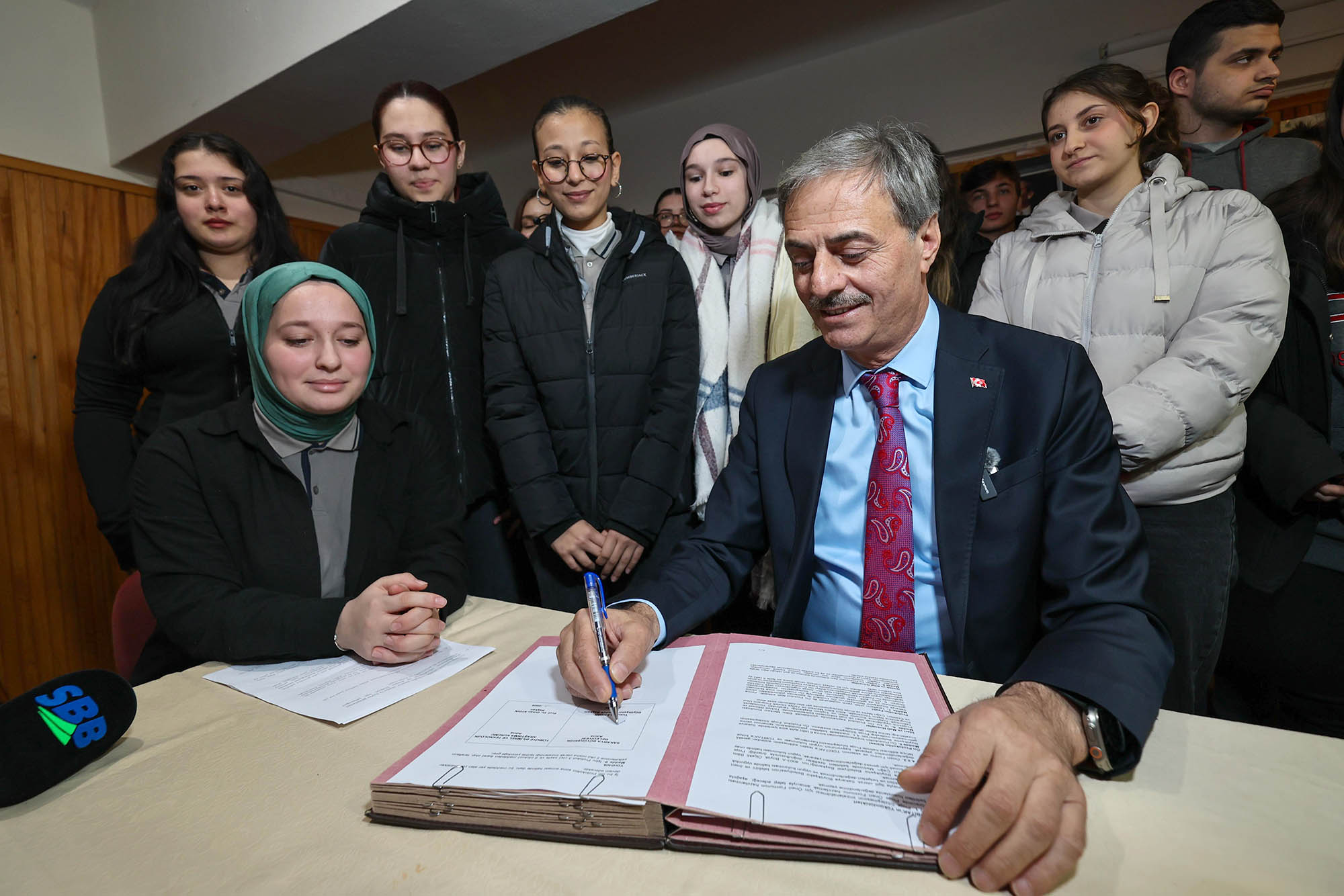 Yusuf Alemdar Bilim Merkezi’nin imzasını gençlerle attı