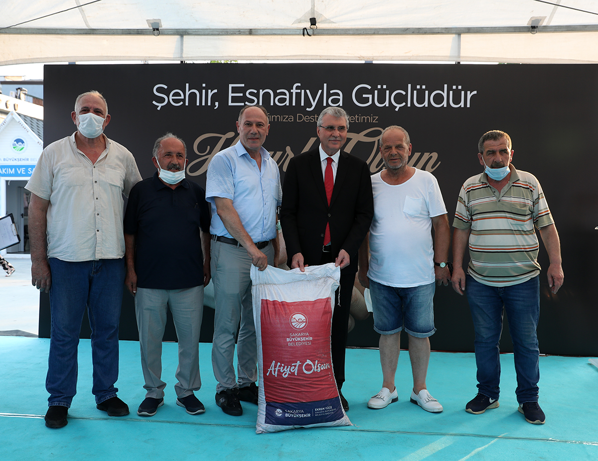 Büyükşehir’den 2042 esnafa 40 ton çay hibe