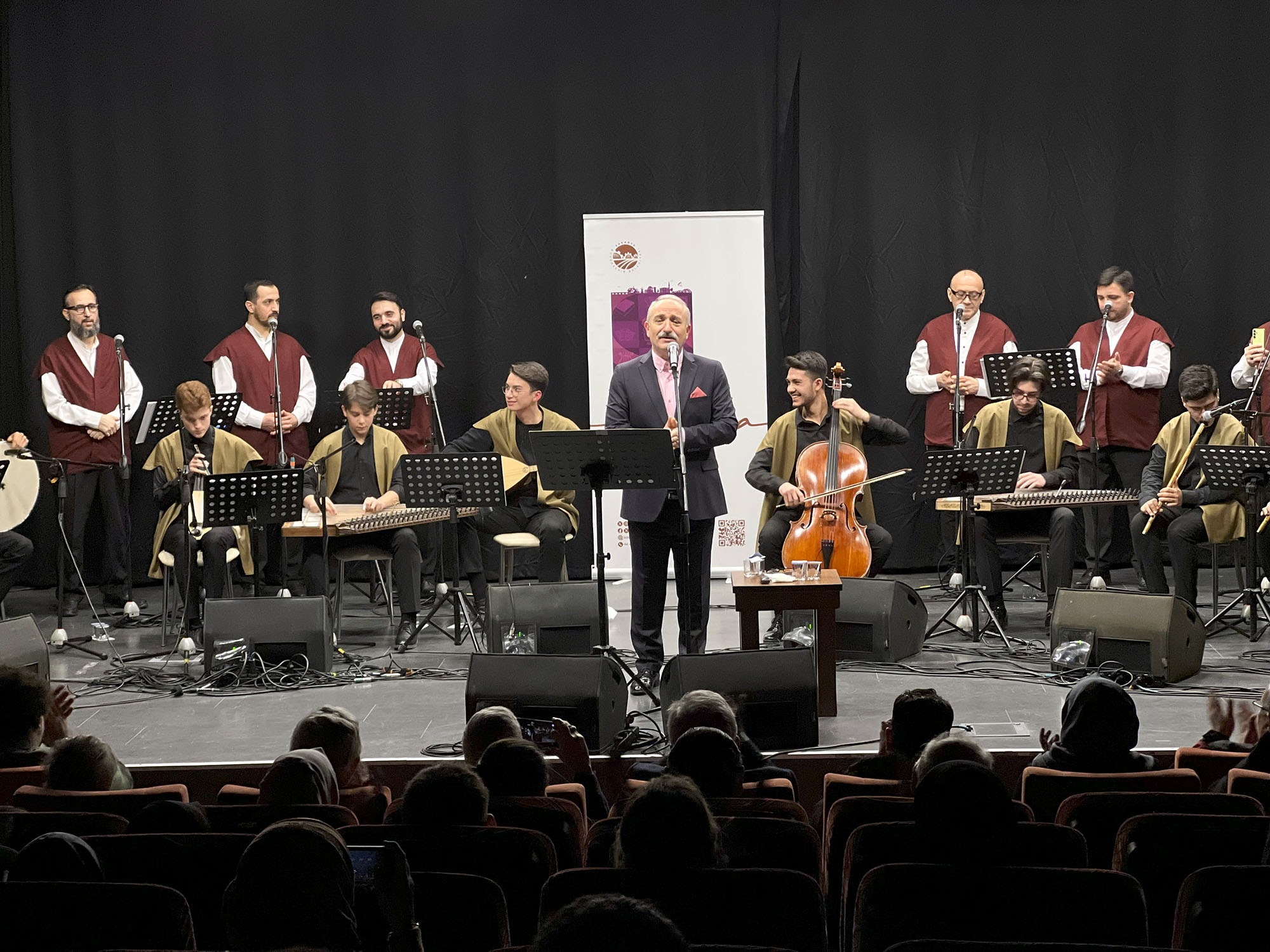 İlahilerle dolu gecede Ramazan’ın manevi ruhu hissedildi