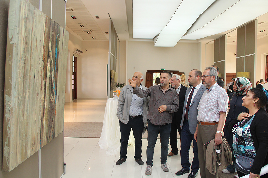 Karışık Tekniğin Modern Eserleri Galeri’de