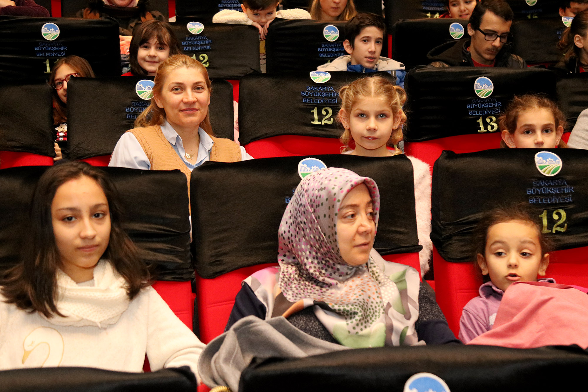 Ara tatile giren minikler ‘Hayvanlar Şehri’ni heyecanla izledi