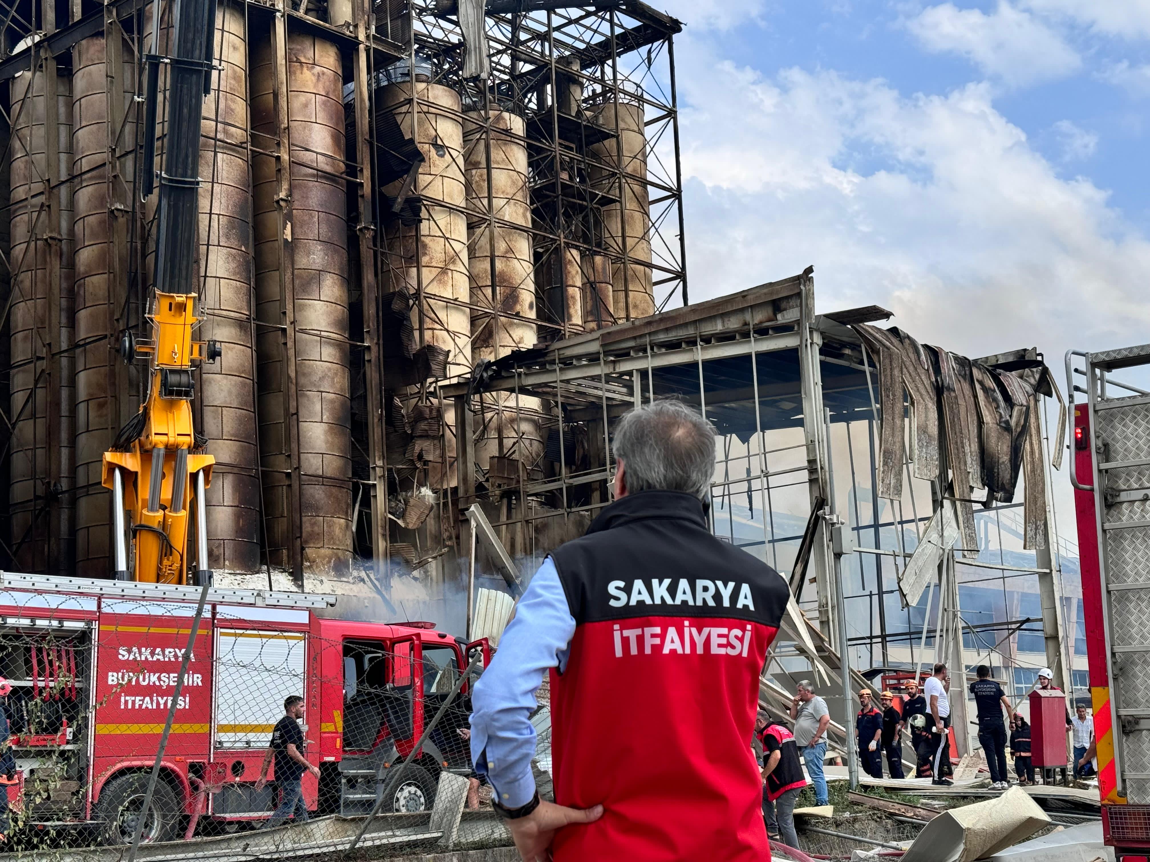 Yusuf Alemdar'dan fabrikadaki yangınla ilgili açıklama: “Kontrol altına aldık”