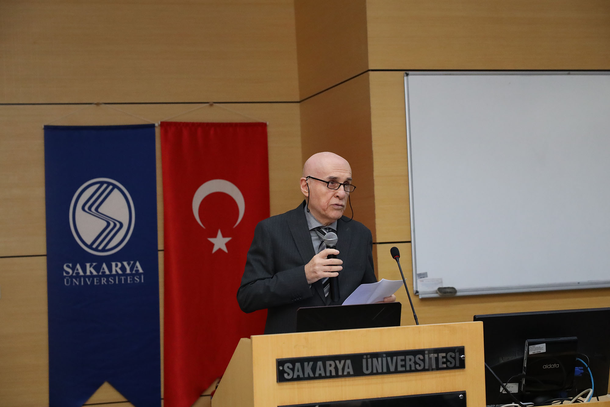 ‘Bir Şehir İki Çınar’ sempozyumunun ilk oturumu Faik Baysal oldu