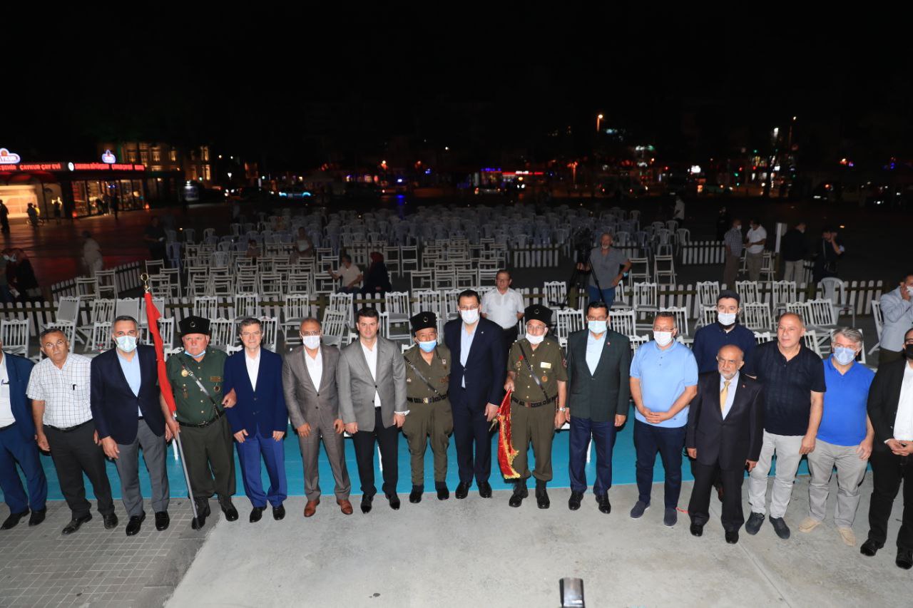 17 Ağustos depreminin 22. Yılı Büyükşehir Belediyesi’nin düzenlediği etkinlikle anıldı