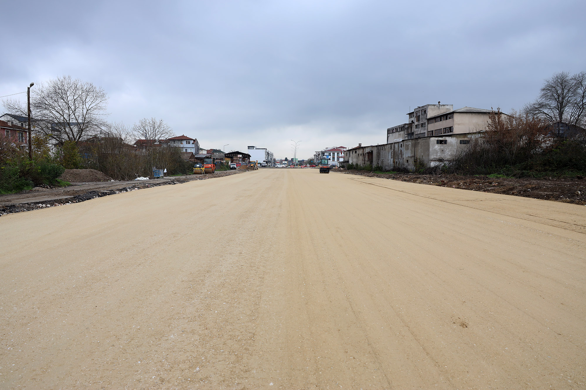 Şehir merkezinin beklediği bağlantı yolunda üstyapı çalışmalarına geçildi