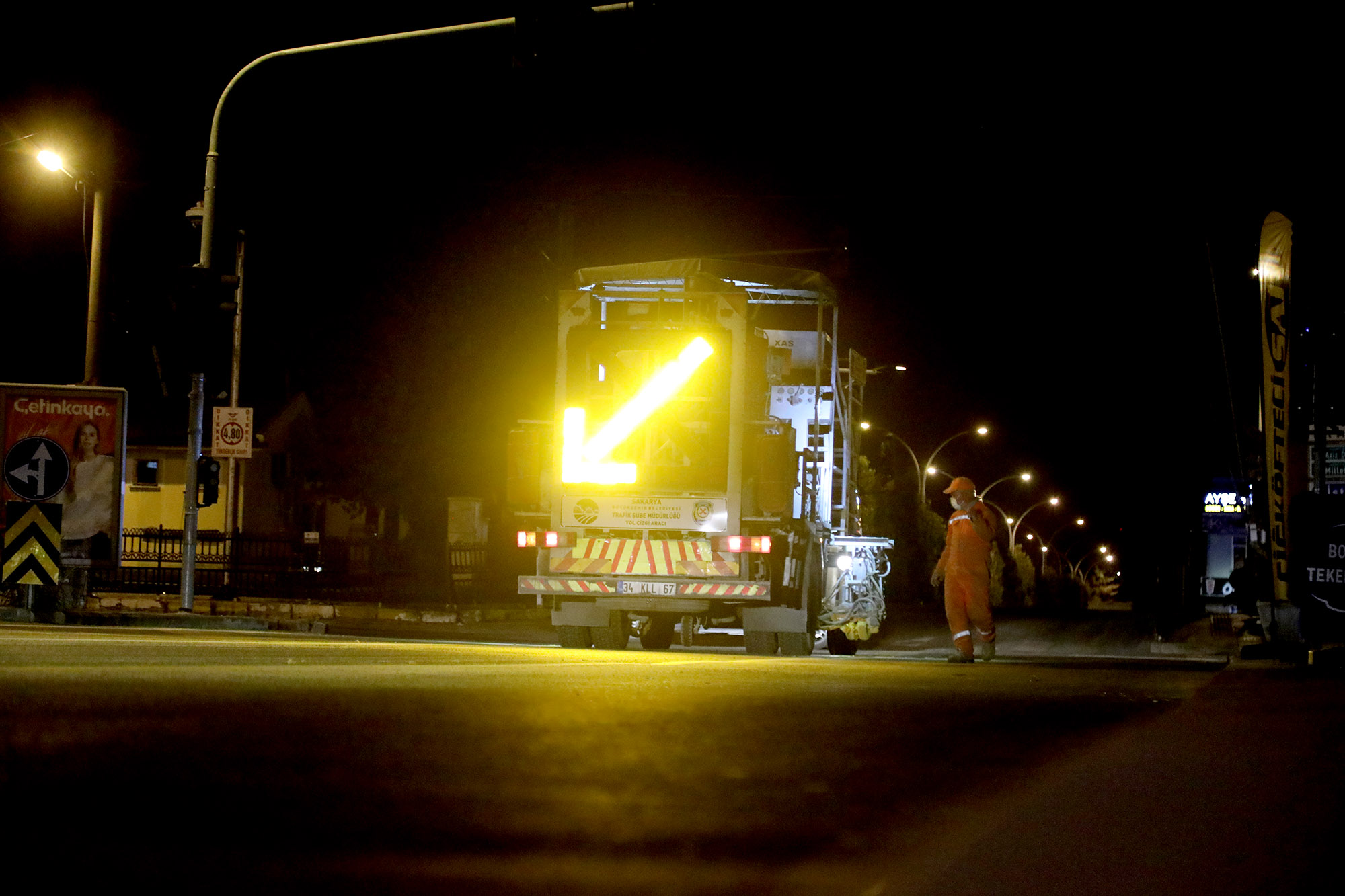  Büyükşehir’den Bosna Caddesi’ne estetik katan gece mesaisi