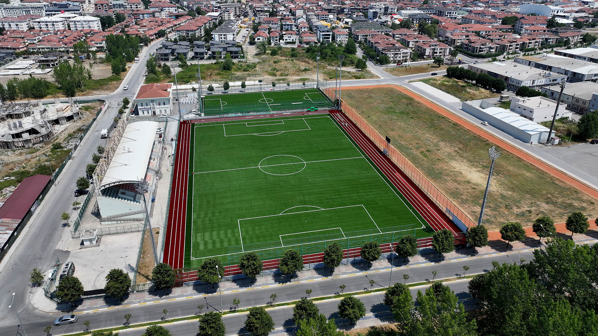 Sakarya’nın futbol üssü Ekrem Karaberberoğlu Altyapı Tesisleri’ne yeni yüz